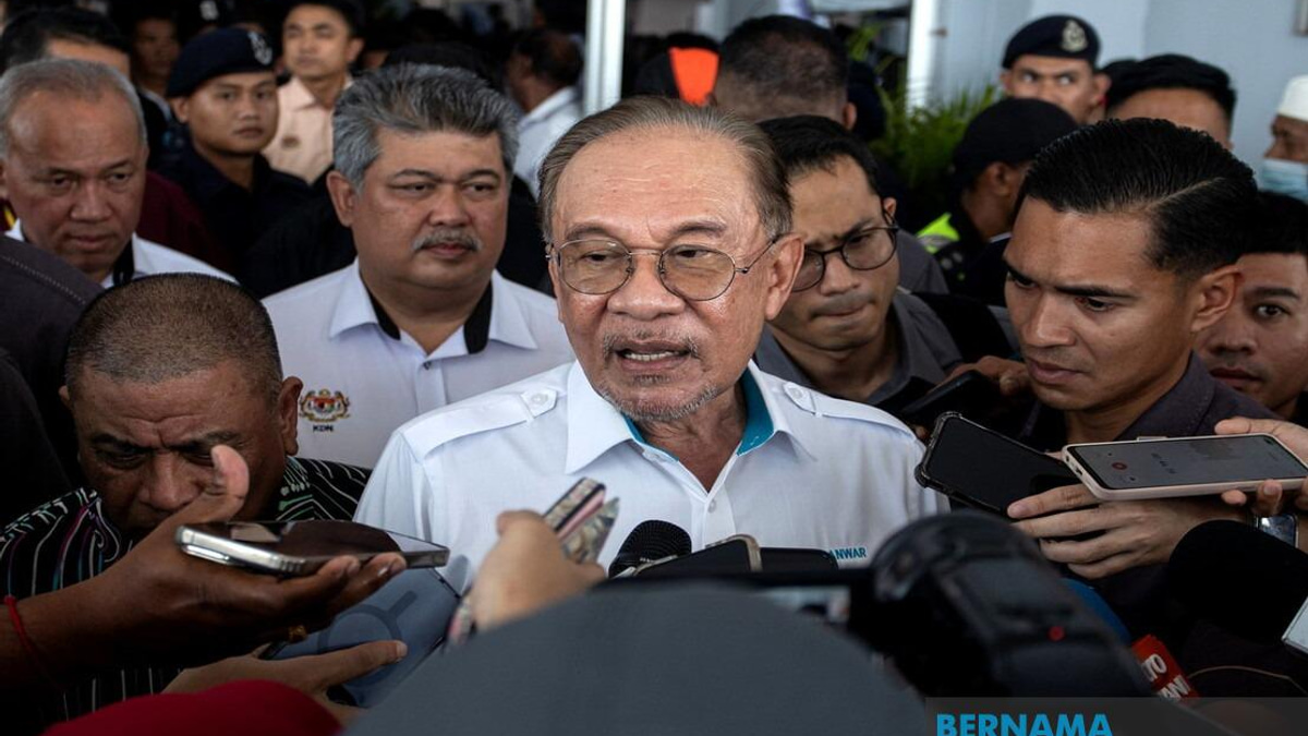 Anwar Warns Government Officials Against Attacking Unity Coalition During State Campaigns
