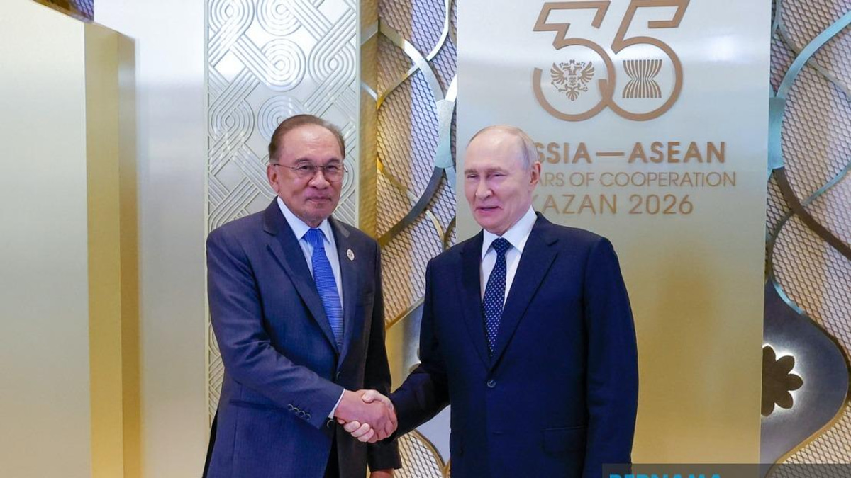 Diplomatic Engagement Essential for Regional Stability, Says PM Anwar at ASEAN-Russia Summit