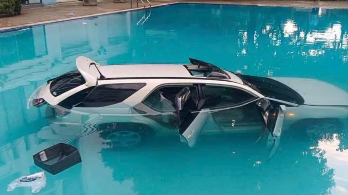 Family feud over condo rent ends with SUV plunging into Thai university pool