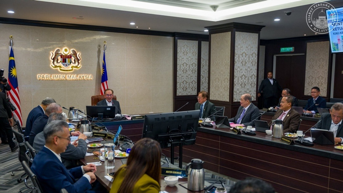 Malaysia's Leaders Chart Course for Economic Recovery Amid Global Headwinds