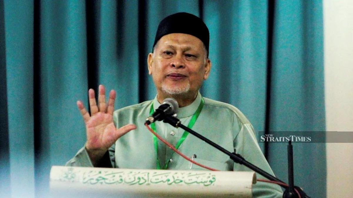 PAS Criticises Muhyiddin's Unilateral Decision on PN Logo Use in State Elections