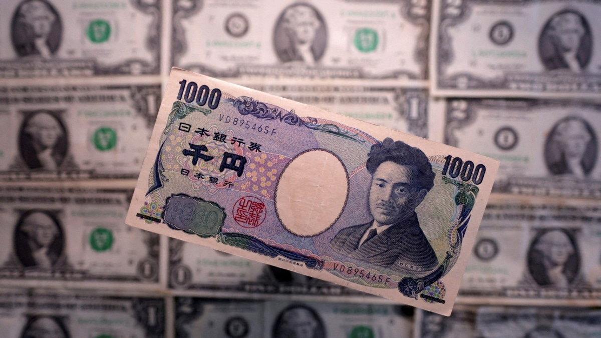Japanese Yen Surges Past 158 to Dollar as Market Speculation Swells Over Government Intervention