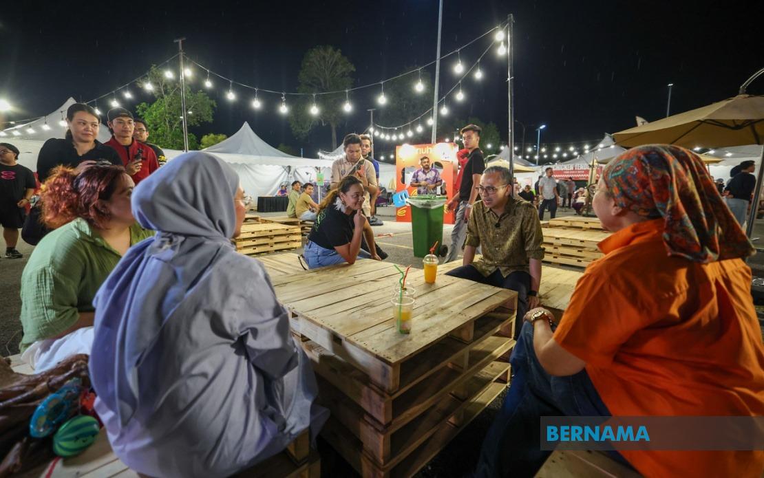 Communications Minister Pleased With RIUH Pi HAWANA Carnival's Strong Public Response