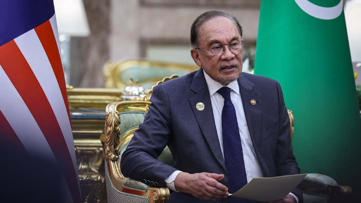 Anwar Welcomes Petronas Deal to Develop Turkmenistan Gas Field
