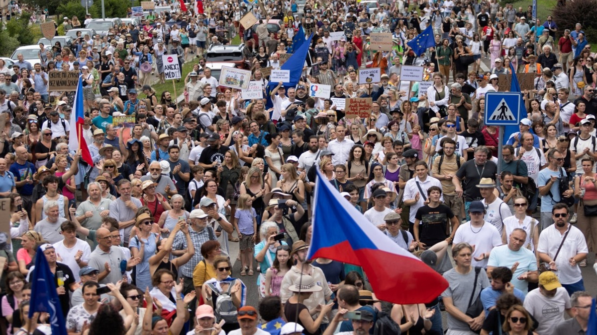 Prague Thousands March Against Threats to Public Media Independence