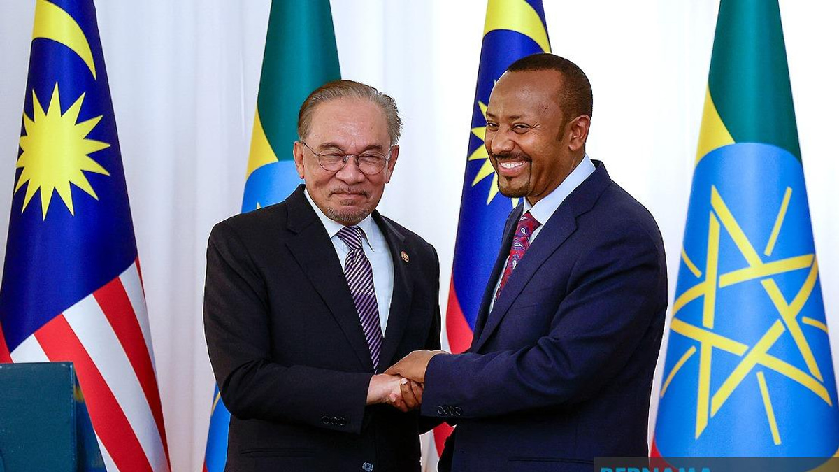 Anwar Extends Congratulations to Ethiopian PM Abiy Ahmed on Election Victory