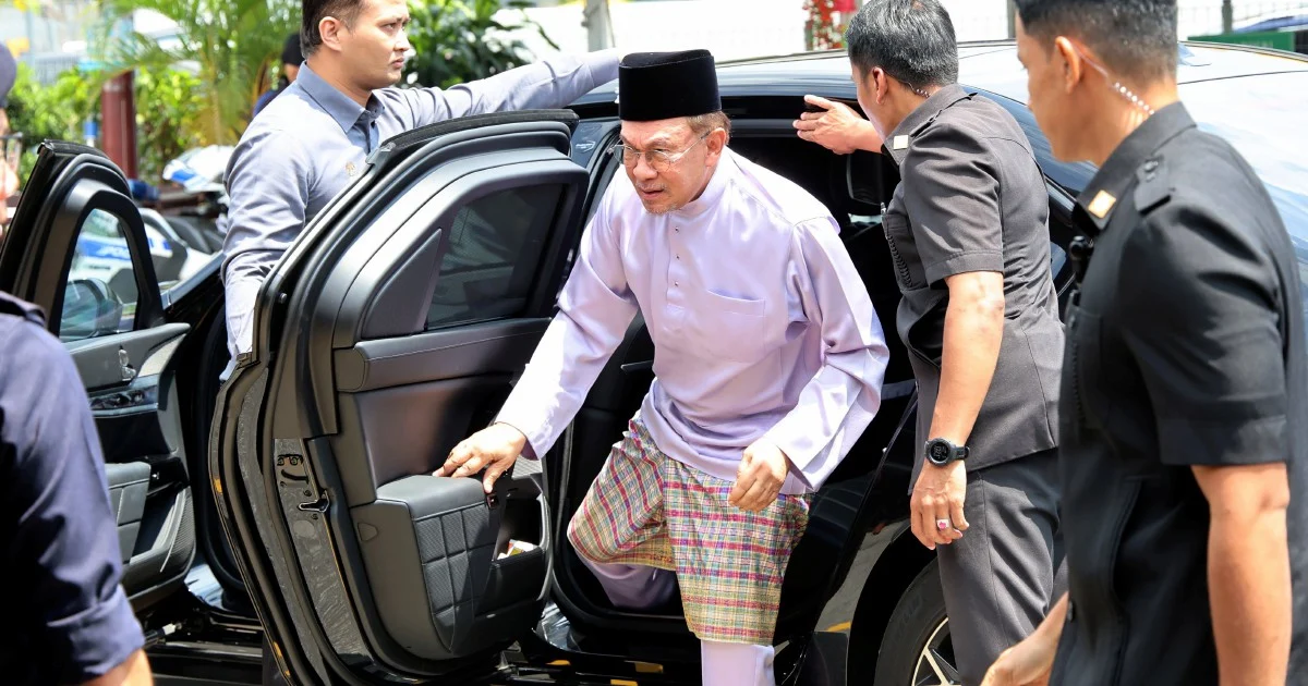 Anwar Warns Election Contenders Against Arrogance, Calls for Dignified Campaign Standards