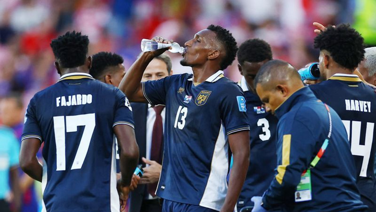 Infantino Defends World Cup Hydration Breaks as Purely Sporting Initiative