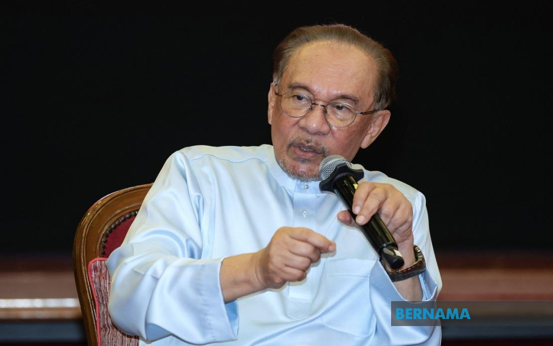 Anwar Escalates Felda Investment Crisis, Seeks Prabowo's Intervention on RM2.5 Billion Loss